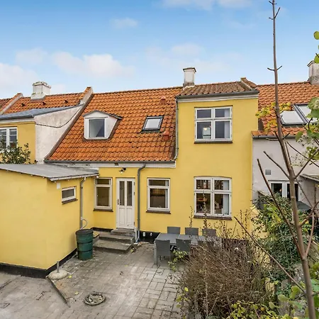 Feriehus Stunning In W/ 3 Bedrooms *
